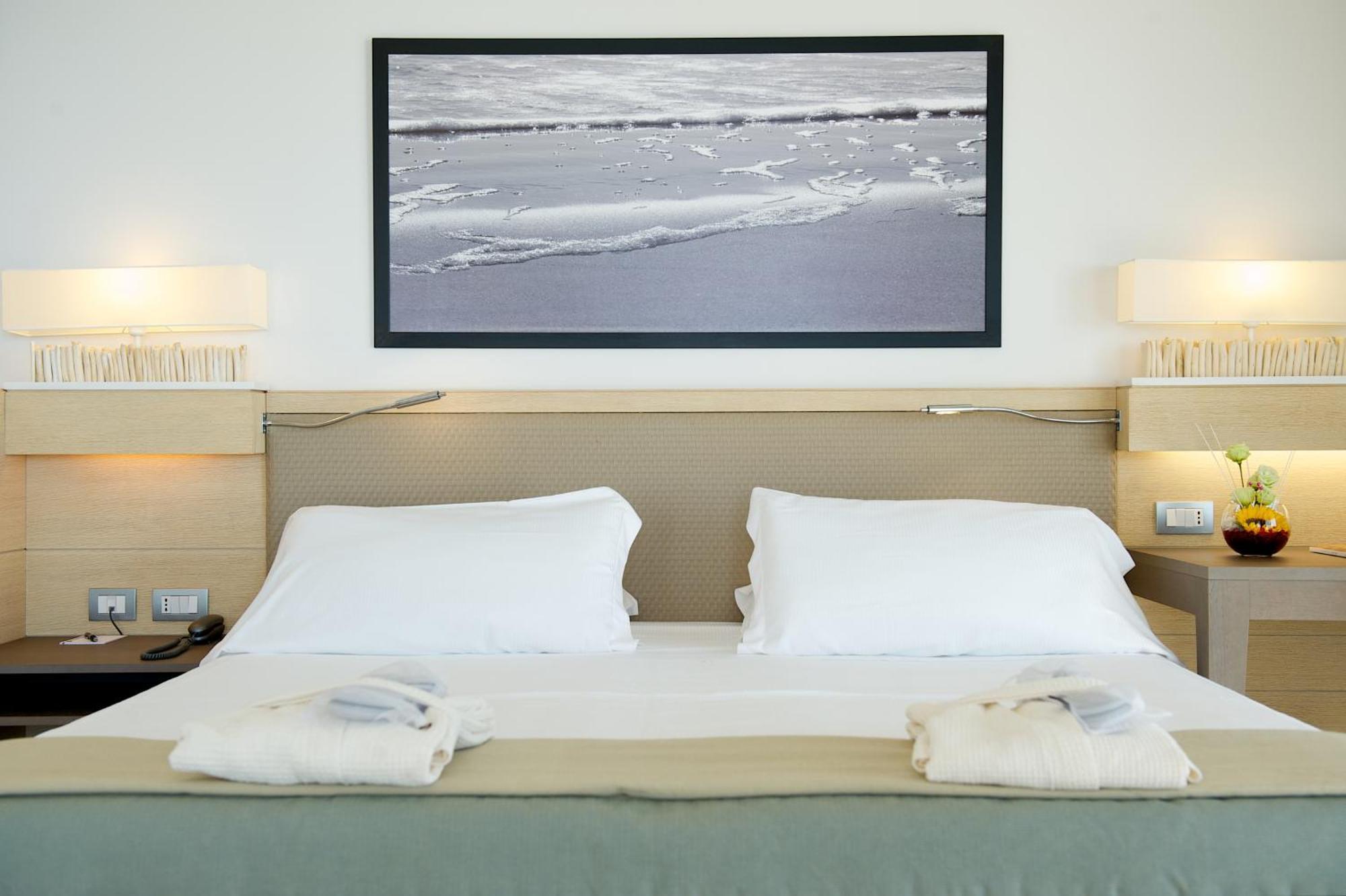 Double or Twin Room with Side Sea View and Spa Access,905704885:JPEG