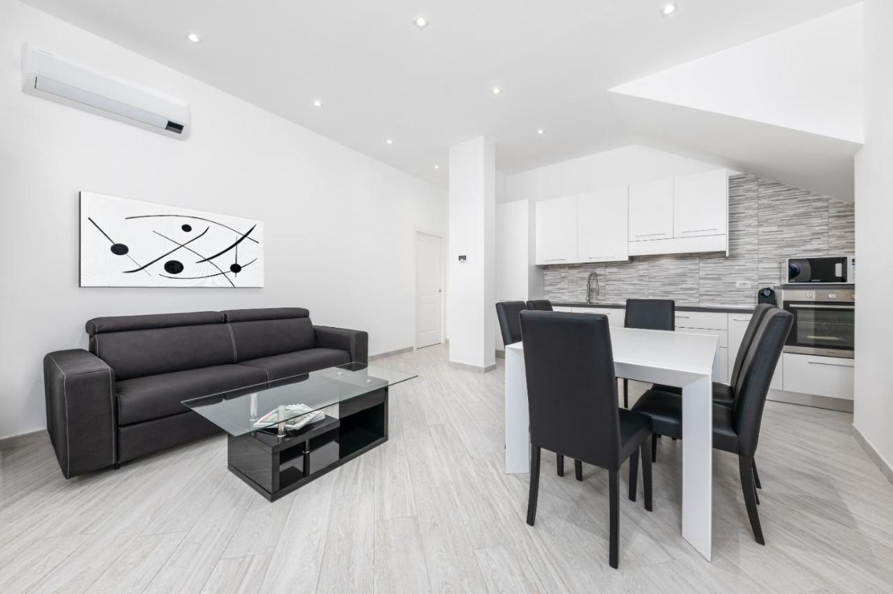 Two-Bedroom House,1189121080:JPEG