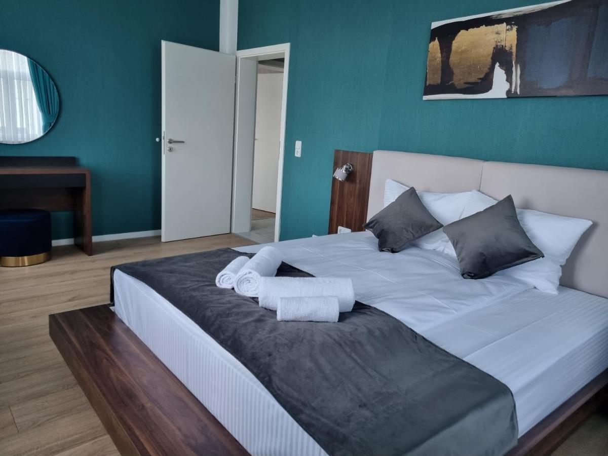 Deluxe Apartment