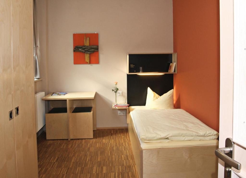 Twin Room,11979781:JPEG