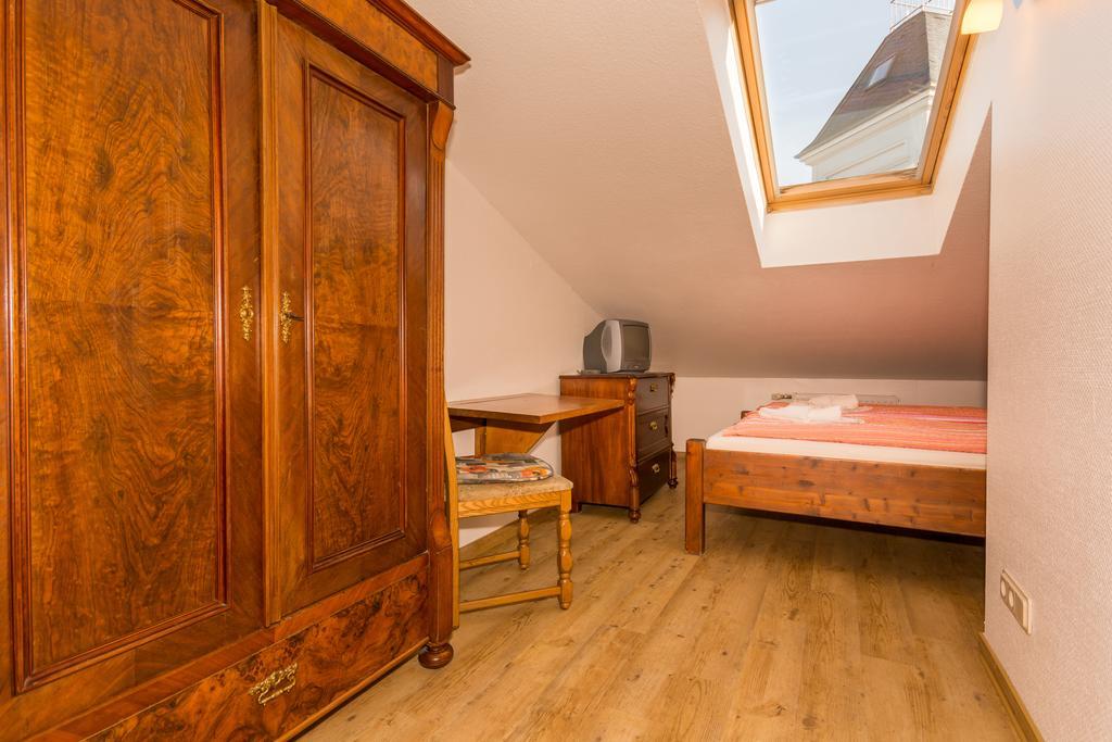Single Room,1588050927:JPEG