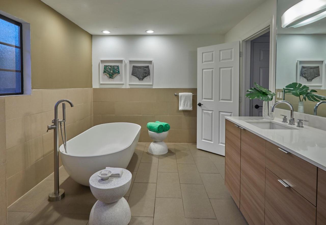Deluxe Balcony Suite