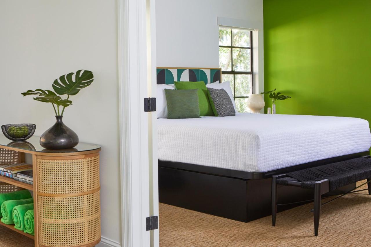 Deluxe Balcony Suite
