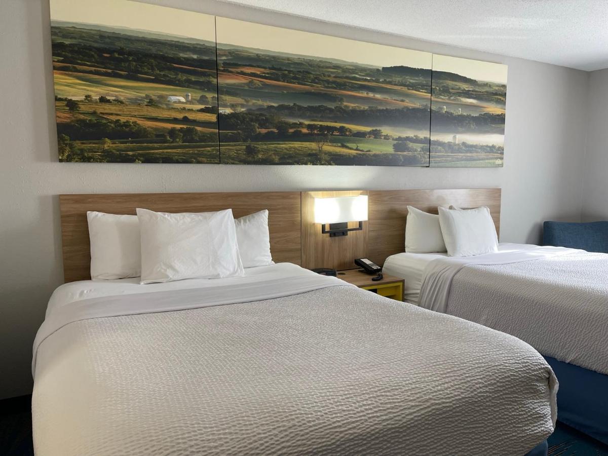 Queen Room with Two Queen Beds - Non-Smoking