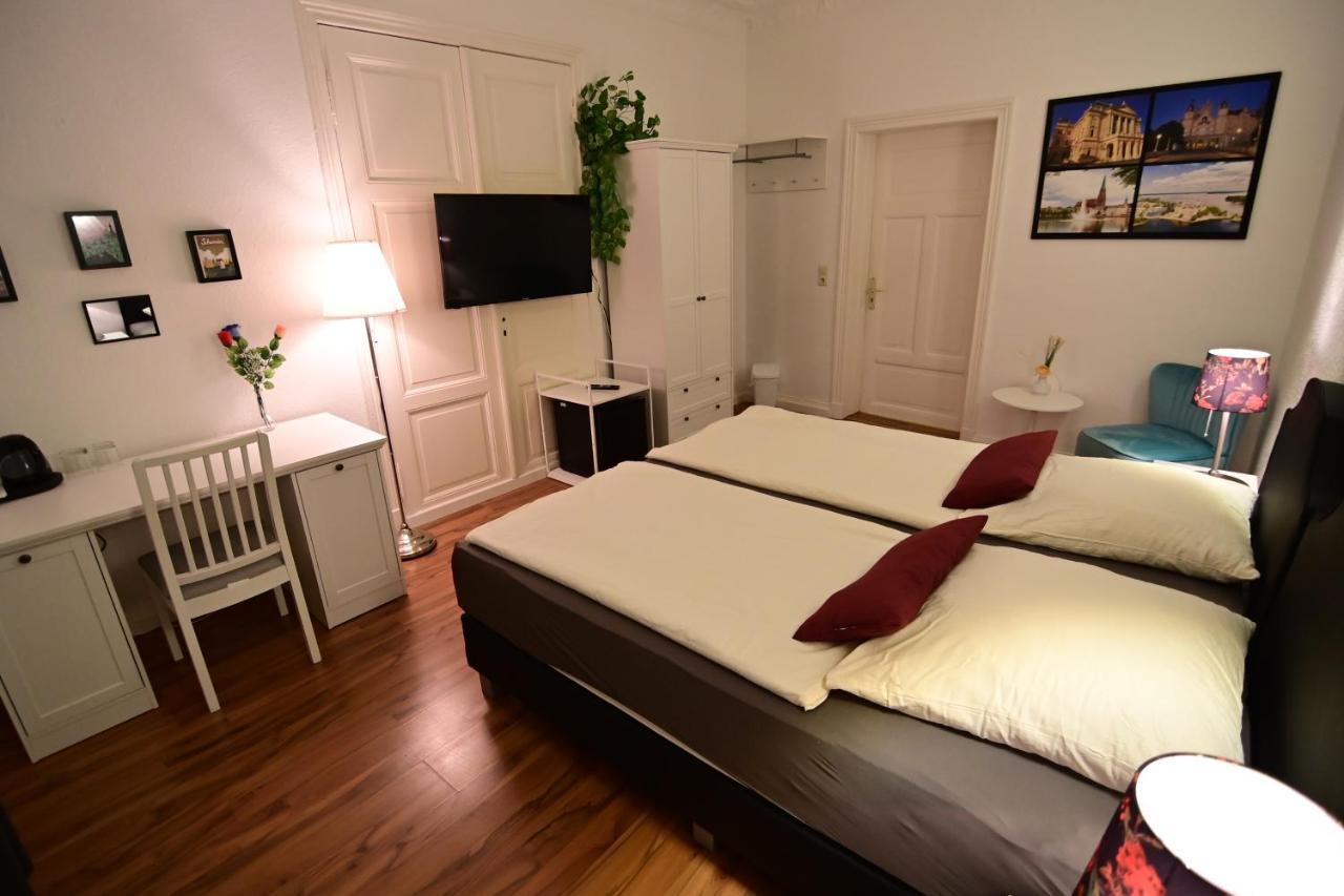 Double or Twin Room Private External Bathroom