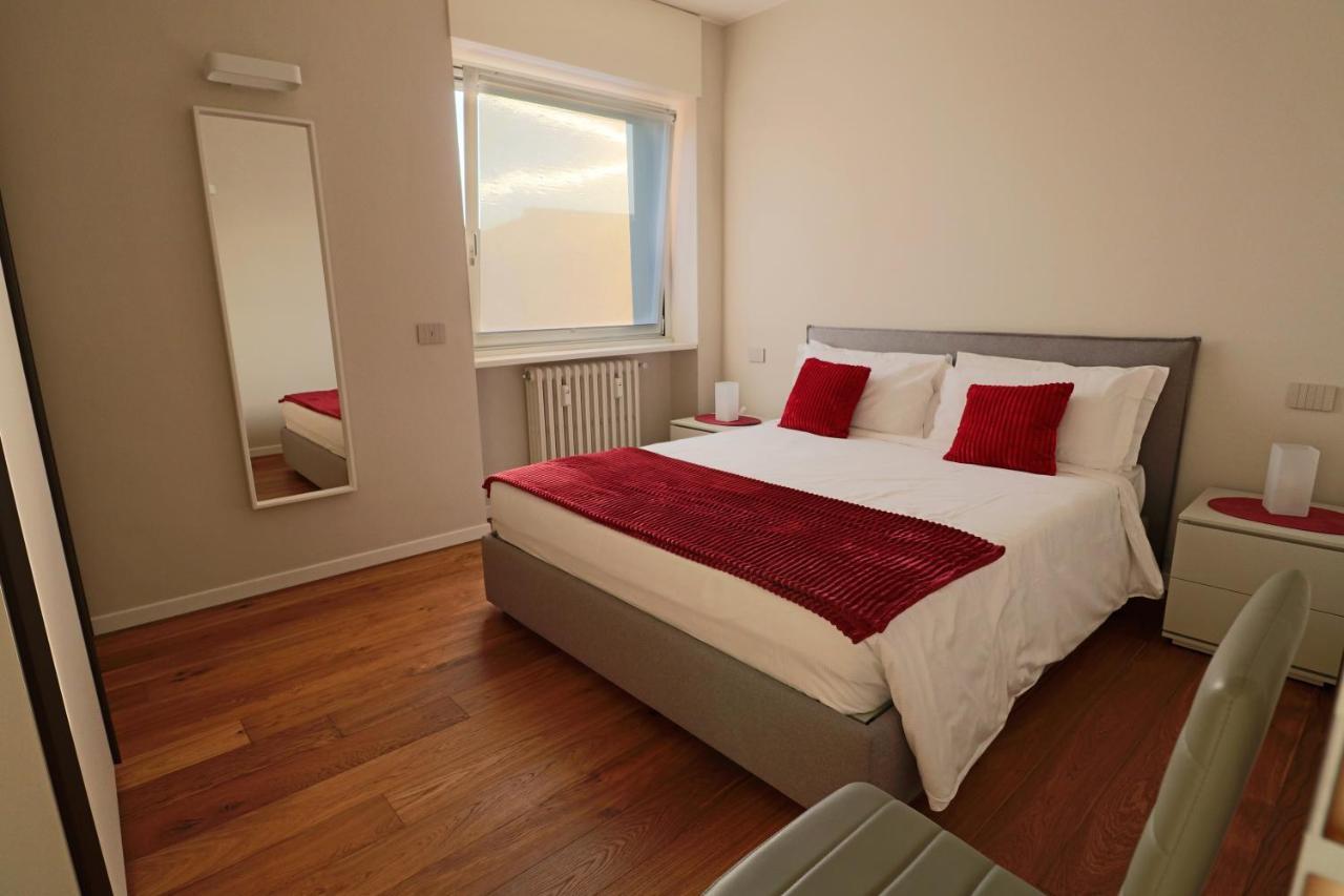 Deluxe One-Bedroom Apartment City View