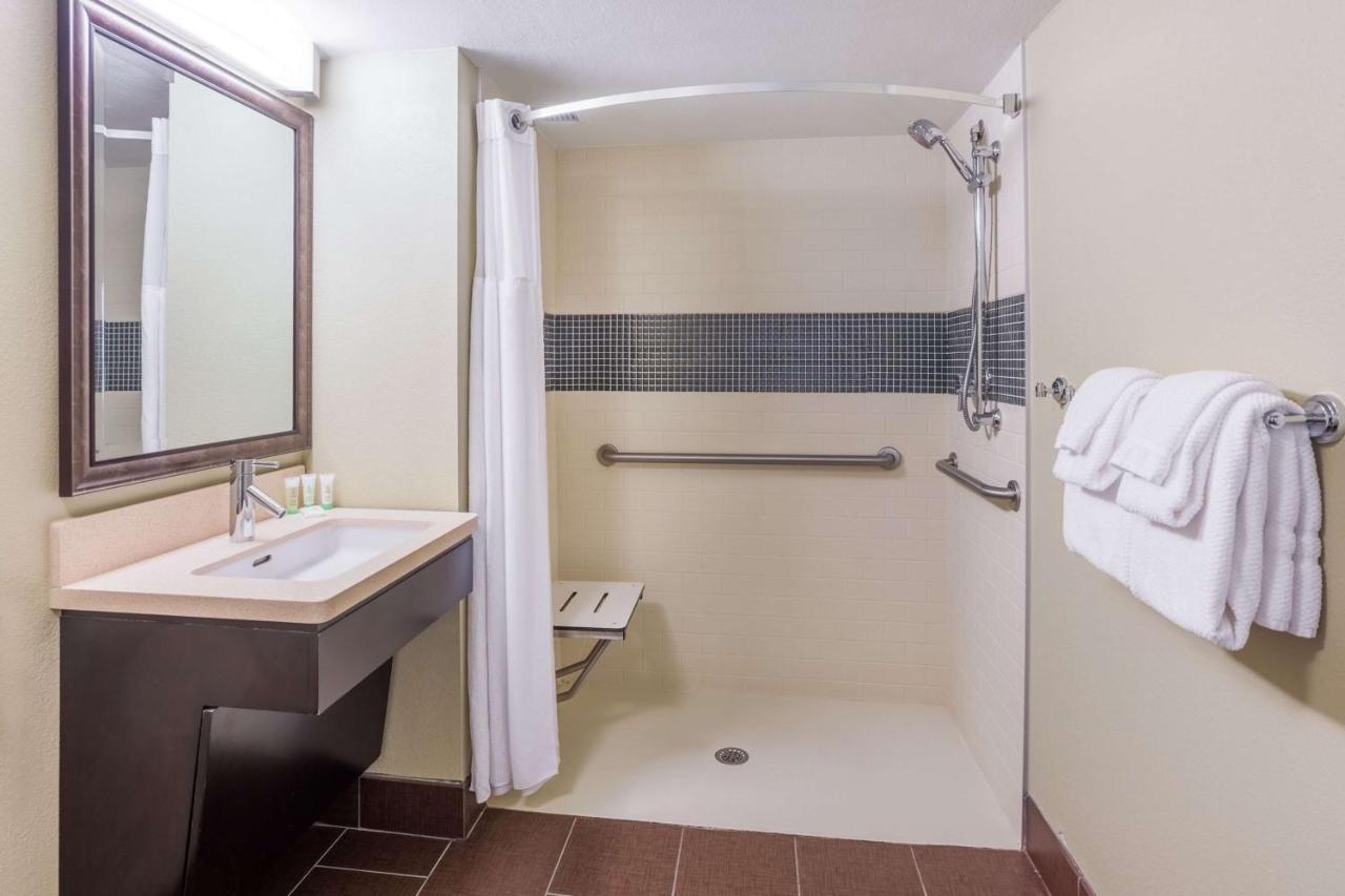 Two Bedroom Queen Suite with Three Queens