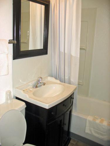 Queen Room Two Queen Beds Non-Smoking & Non-Pet Friendly