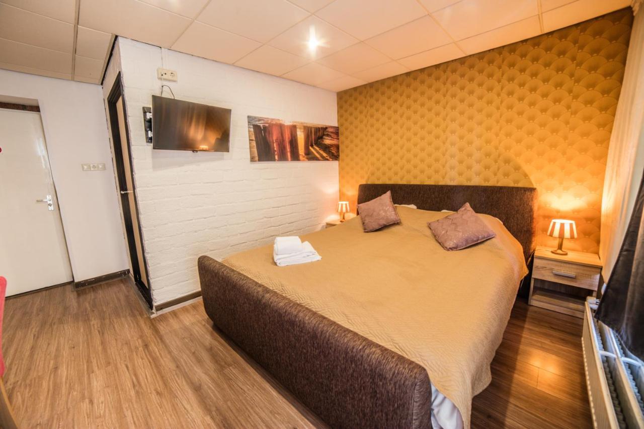 Double or Twin Room Private Bathroom