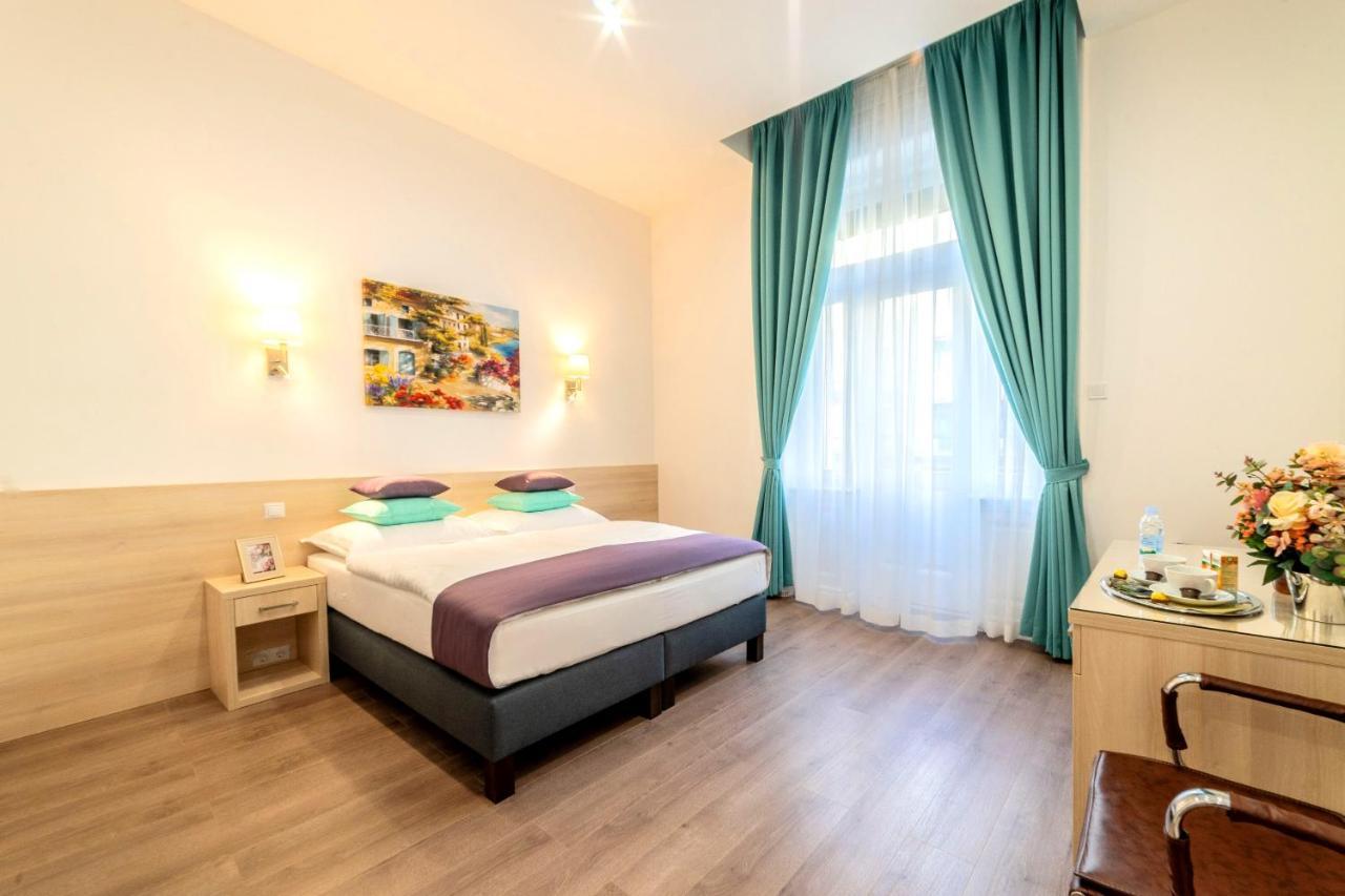 Deluxe Double or Twin Room Balcony,952666402:JPEG