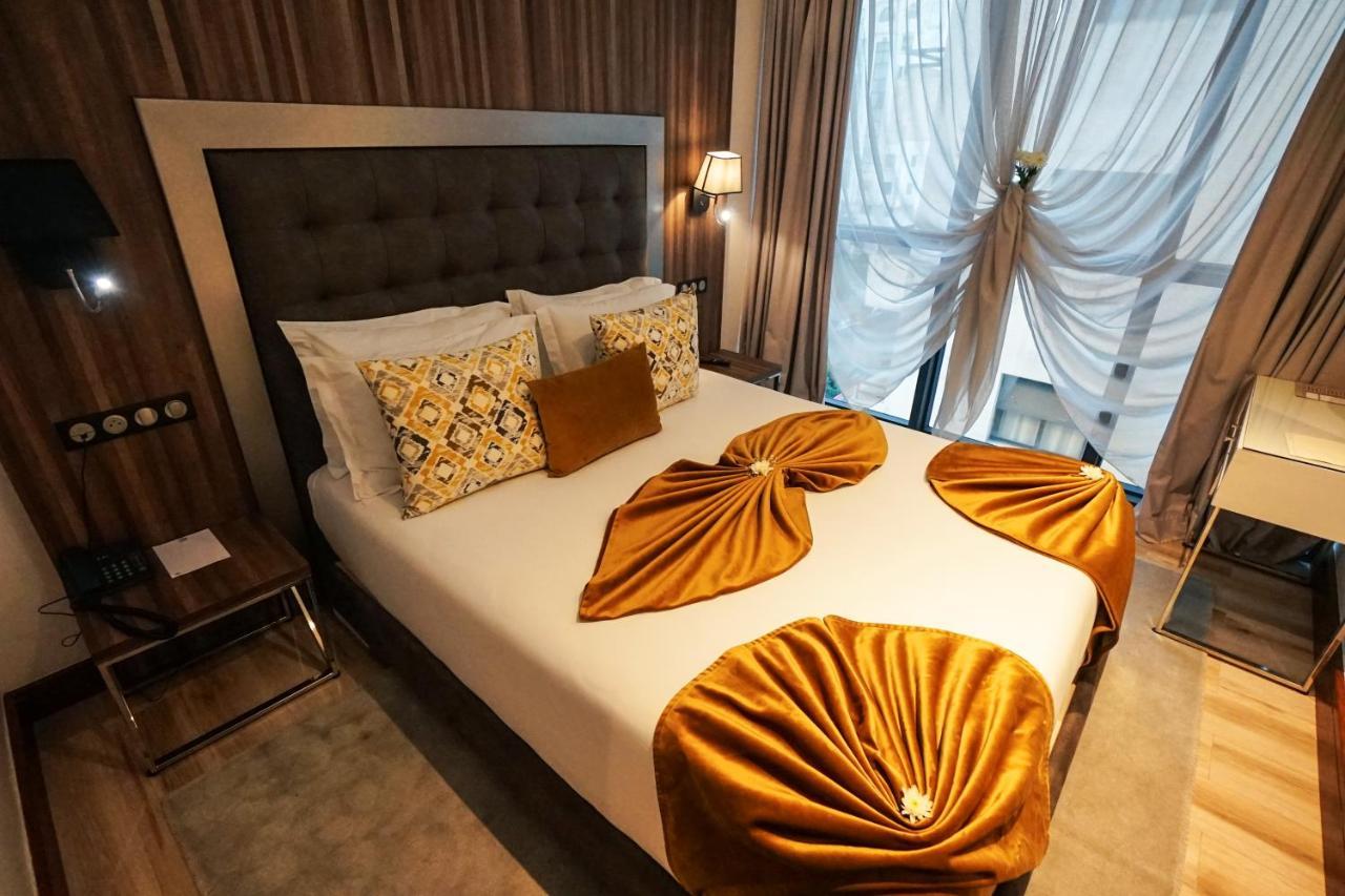 Deluxe Suite Side sea view