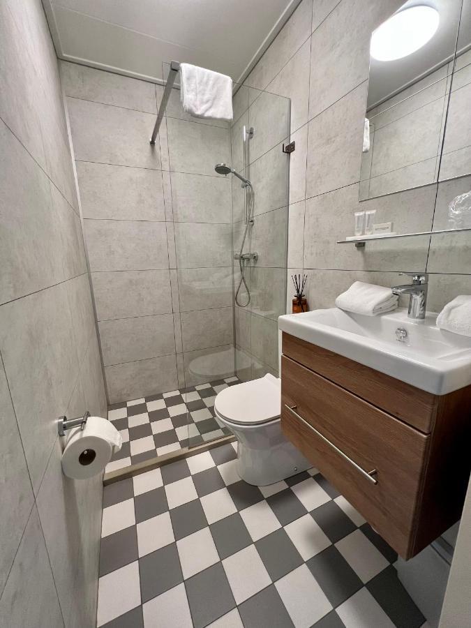 Small Double Room,382472095:JPEG