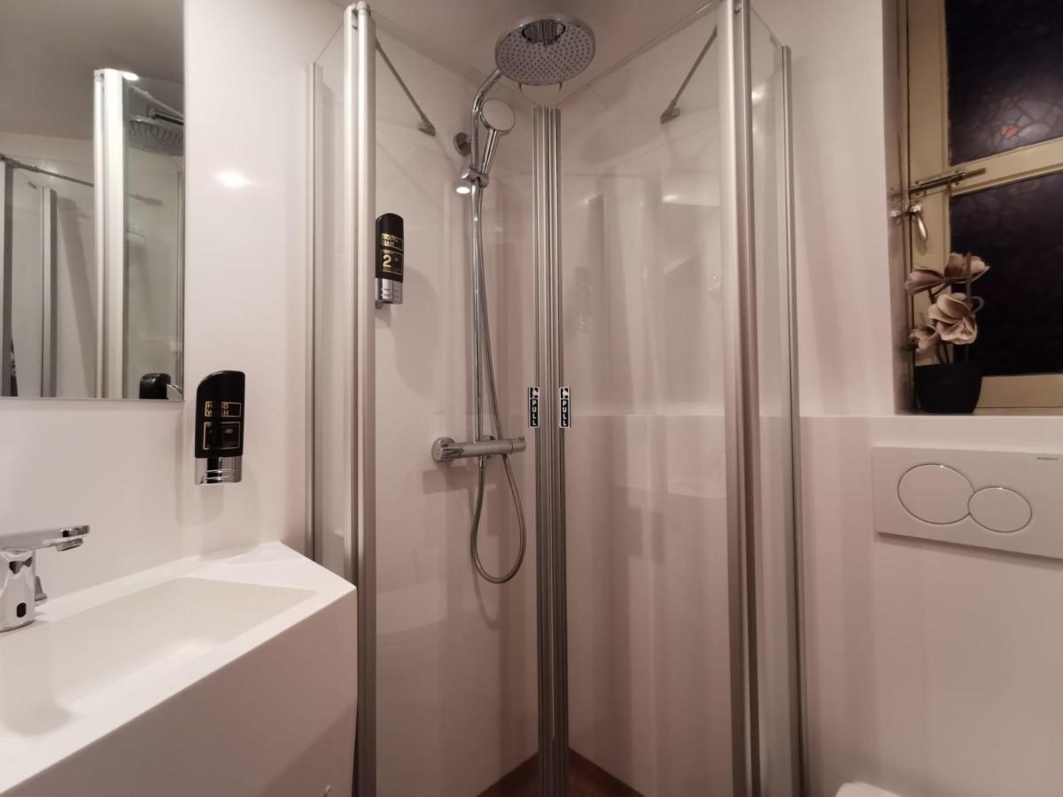 Twin Room Private Bathroom