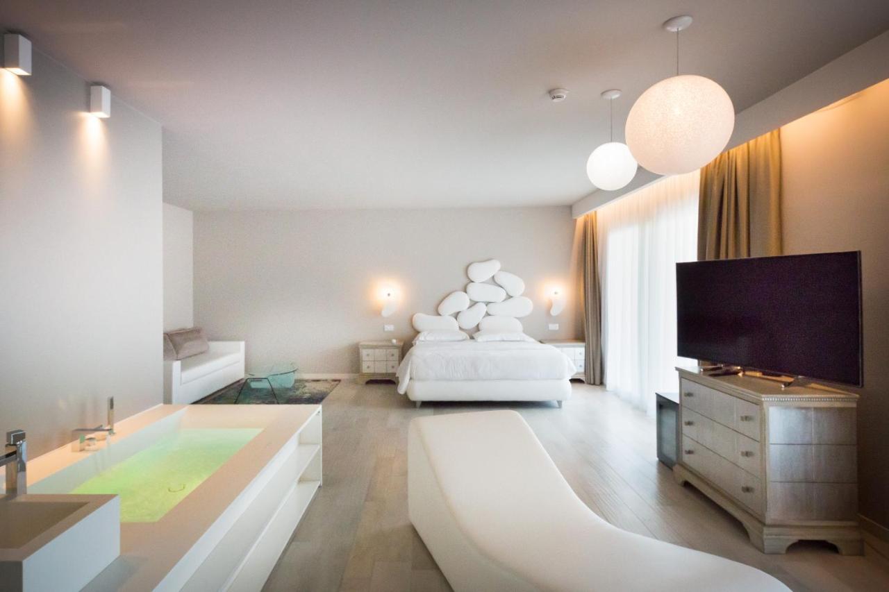 Junior Suite with Private Spa,1195085965:JPEG