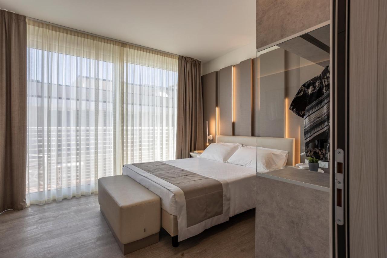 Superior Double Room Side Sea View