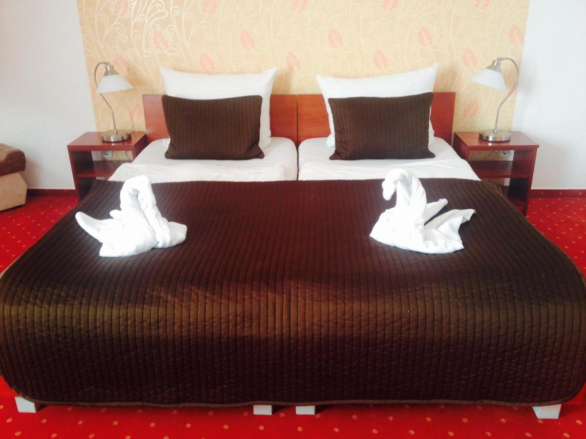 Standard Queen Room