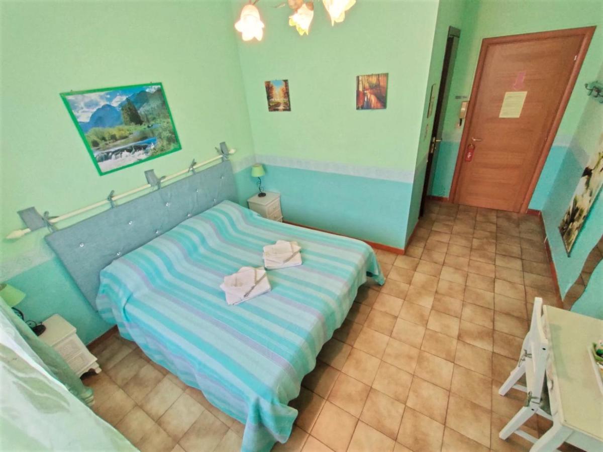 Double or Twin Room Private Bathroom