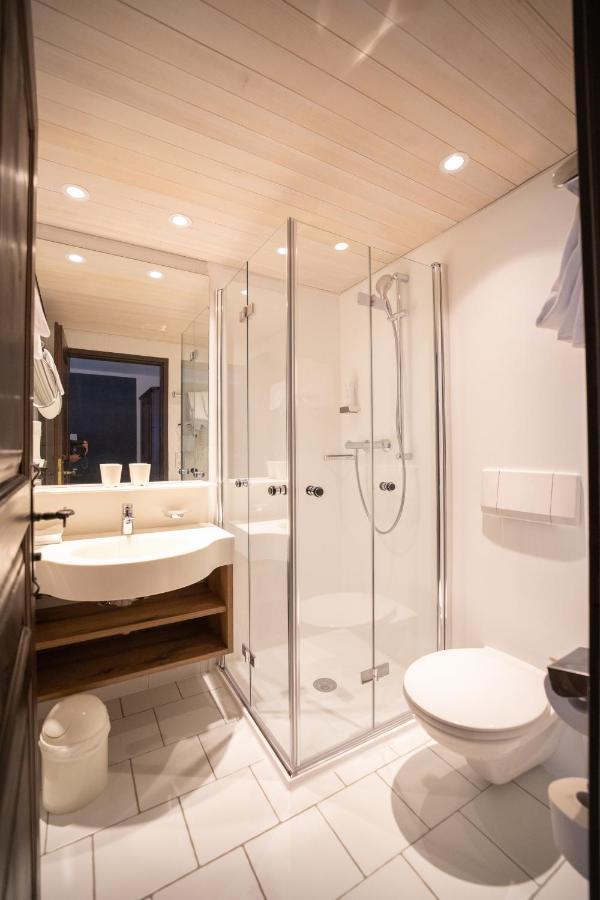 Small Double Room Air-Con