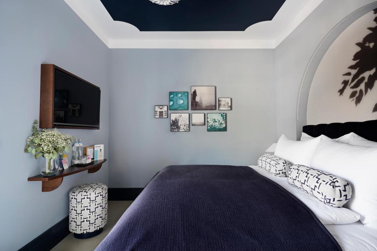 Medium Room
