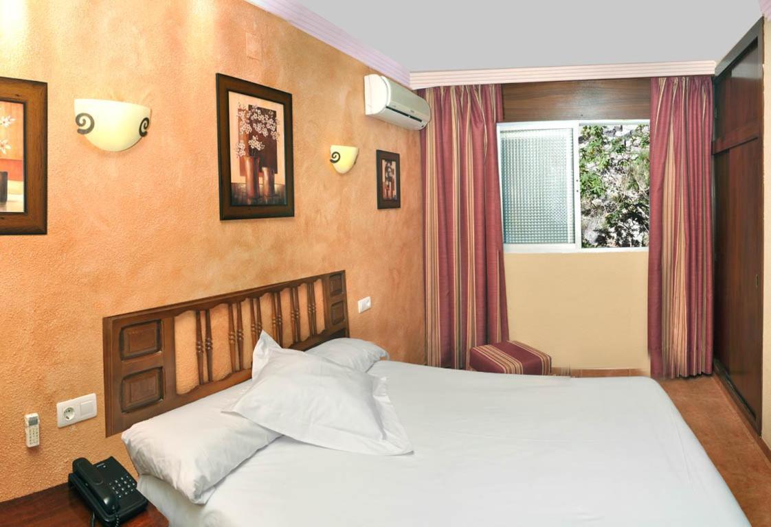 Single Room,1198163626:JPEG
