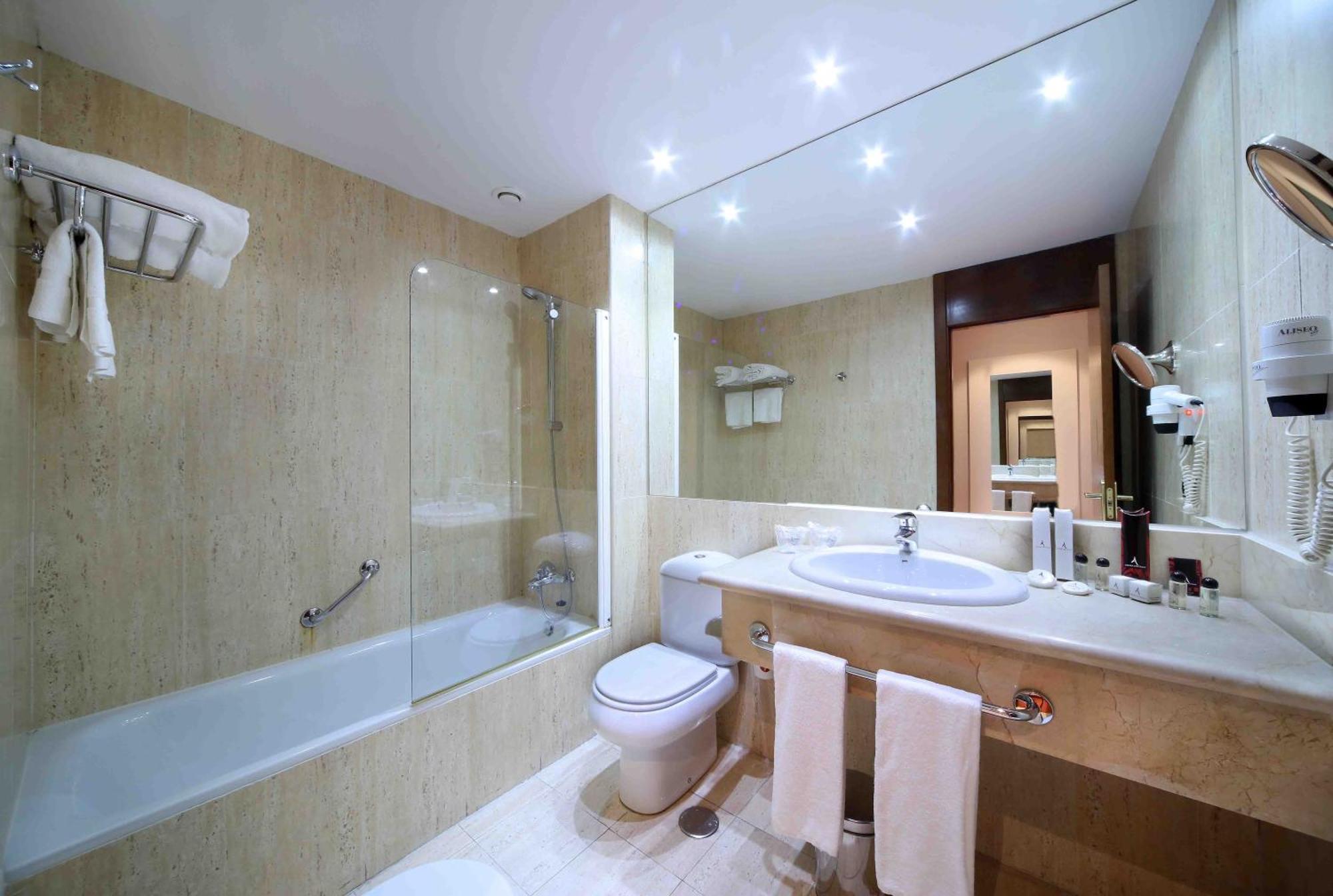 Double or Twin Room,1589492899:JPEG