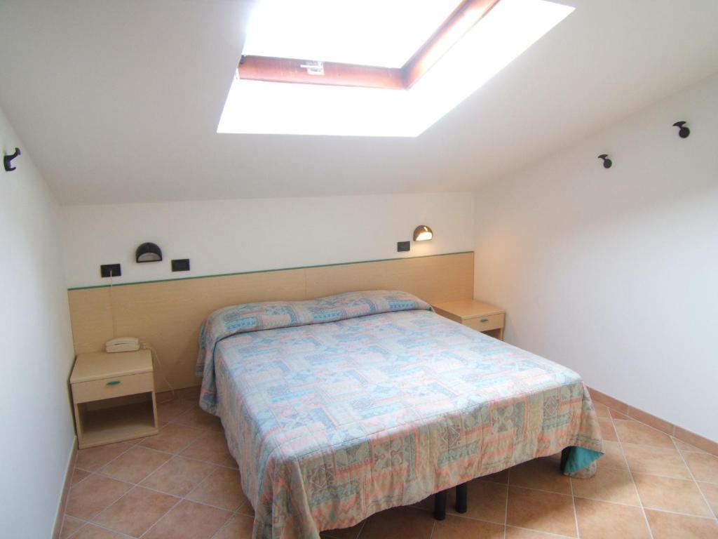 Small Double Room Attic,12011829:JPEG