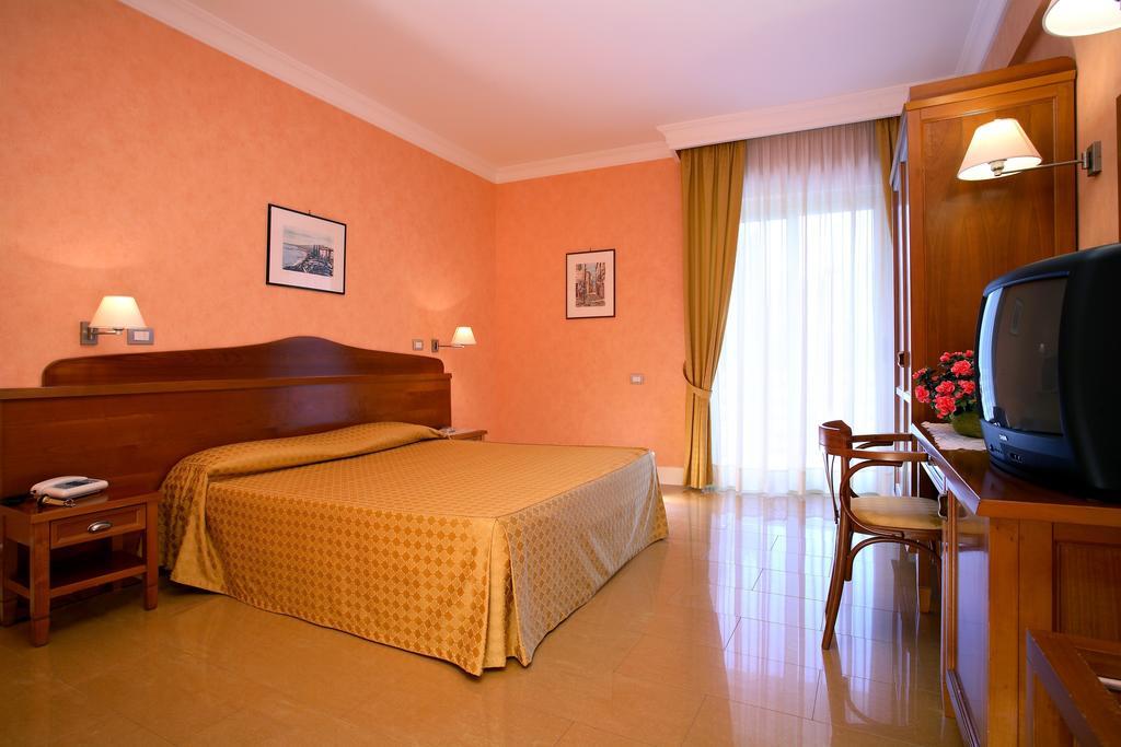 Double Room,711647995:JPEG