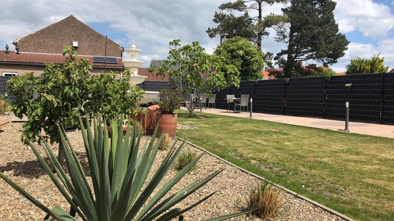 Family Room Terrace,1393777898:JPEG