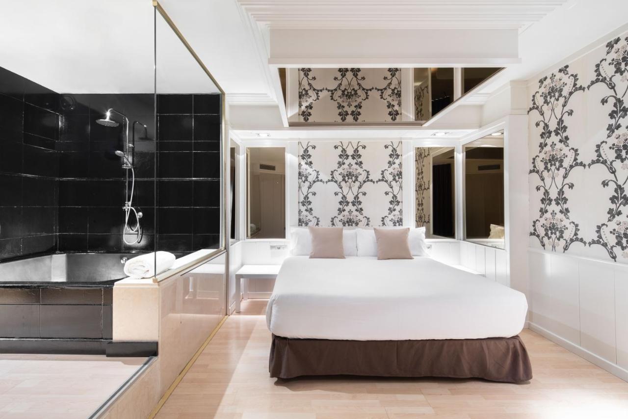 Deluxe Suite Spa Bath