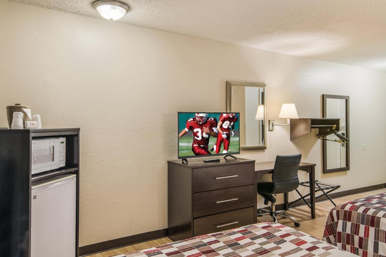 Deluxe Room with Two Queen Beds Disability Access Roll-In Shower Non-Smoking