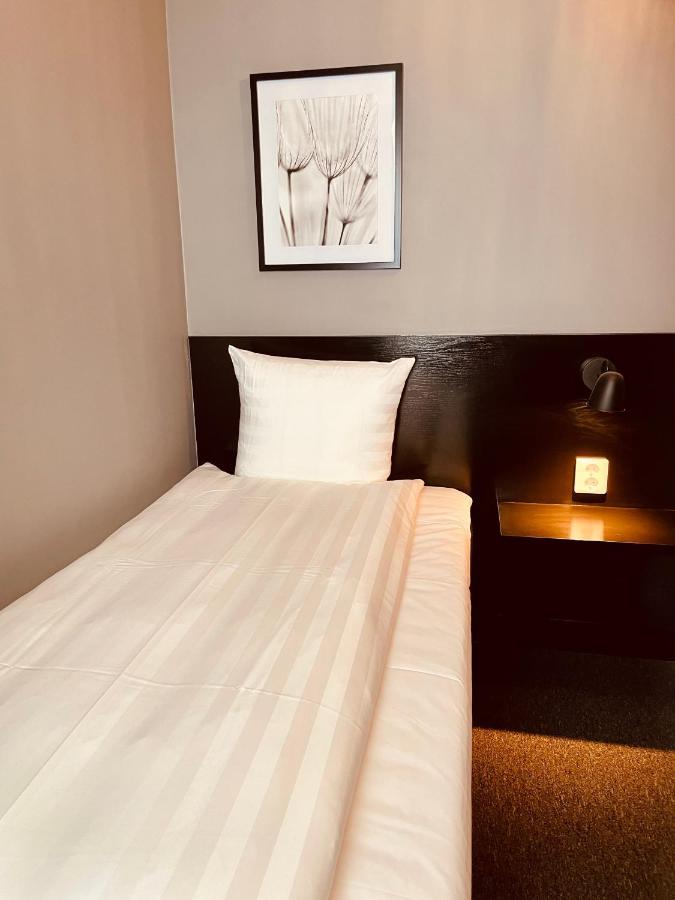 Single Room,1205947327:JPEG