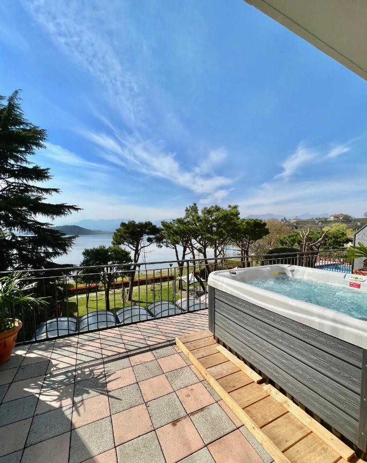 Deluxe Suite Spa Bath