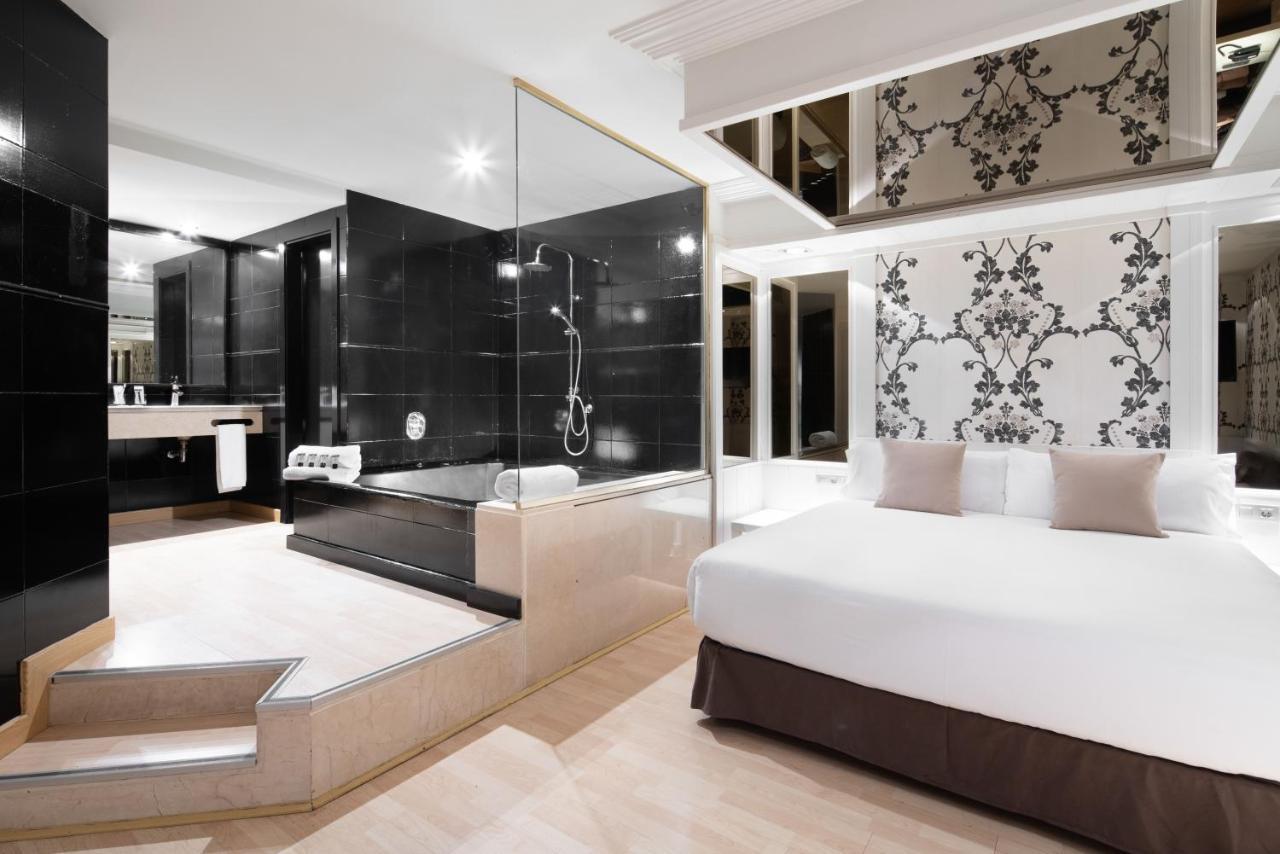 Deluxe Suite Spa Bath