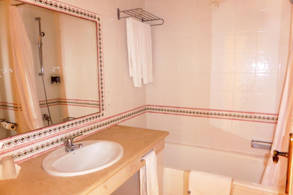 Twin Room,1516377508:JPEG