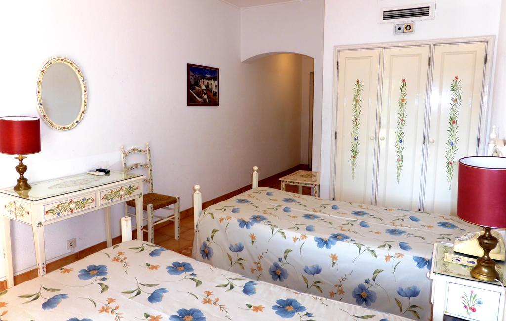 Family Room,1516376935:JPEG