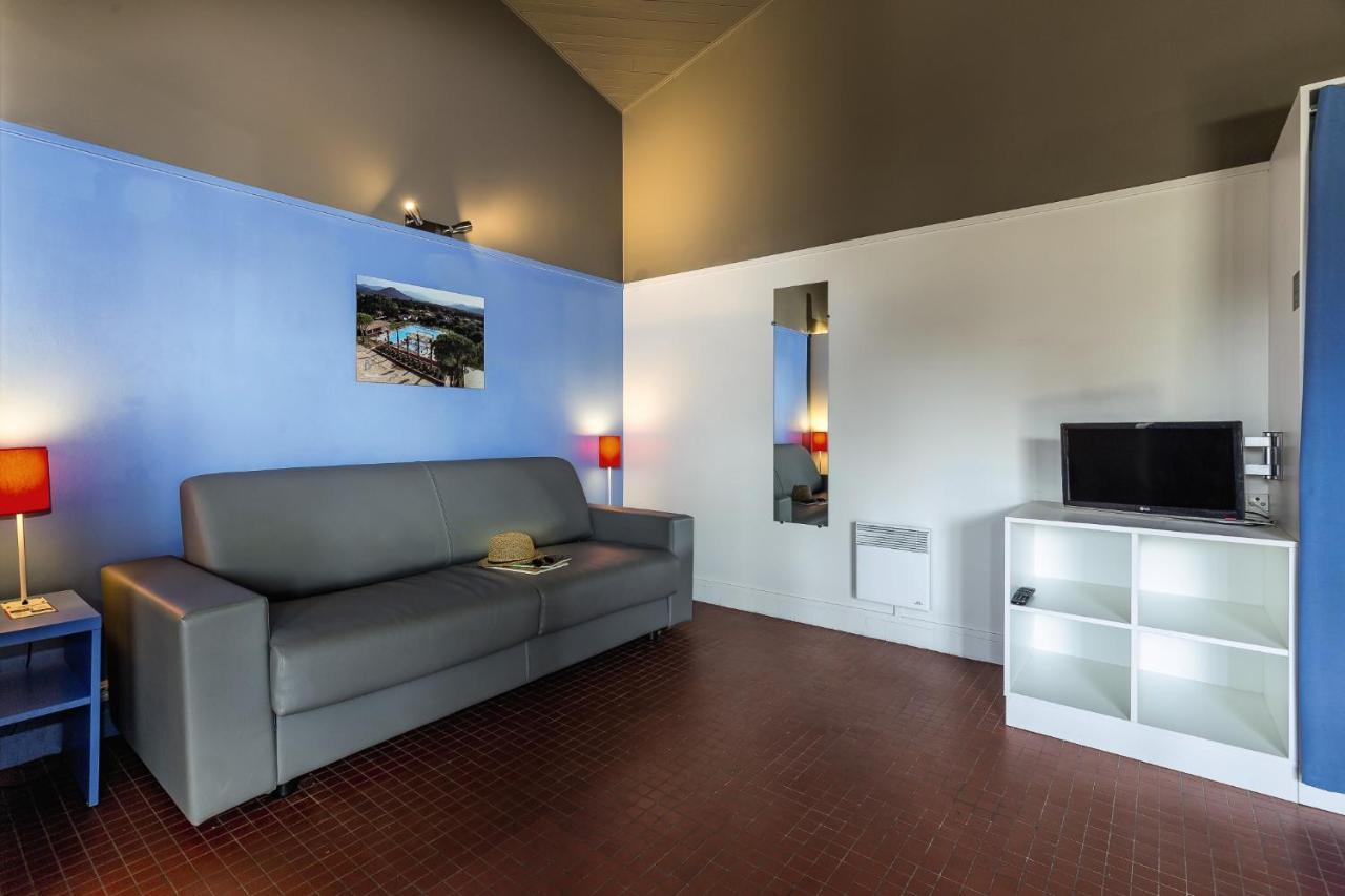 One-Bedroom Apartment,1588121218:JPEG