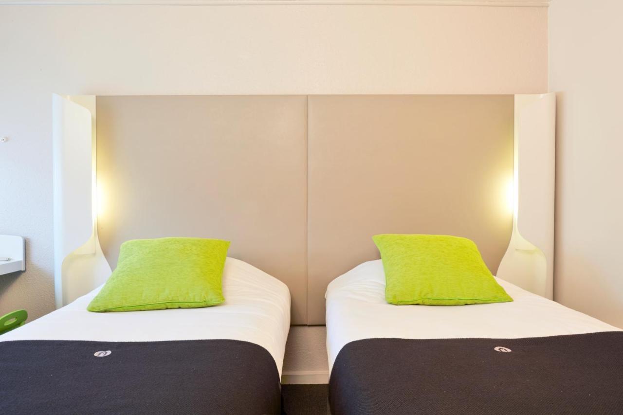 Connecting Room