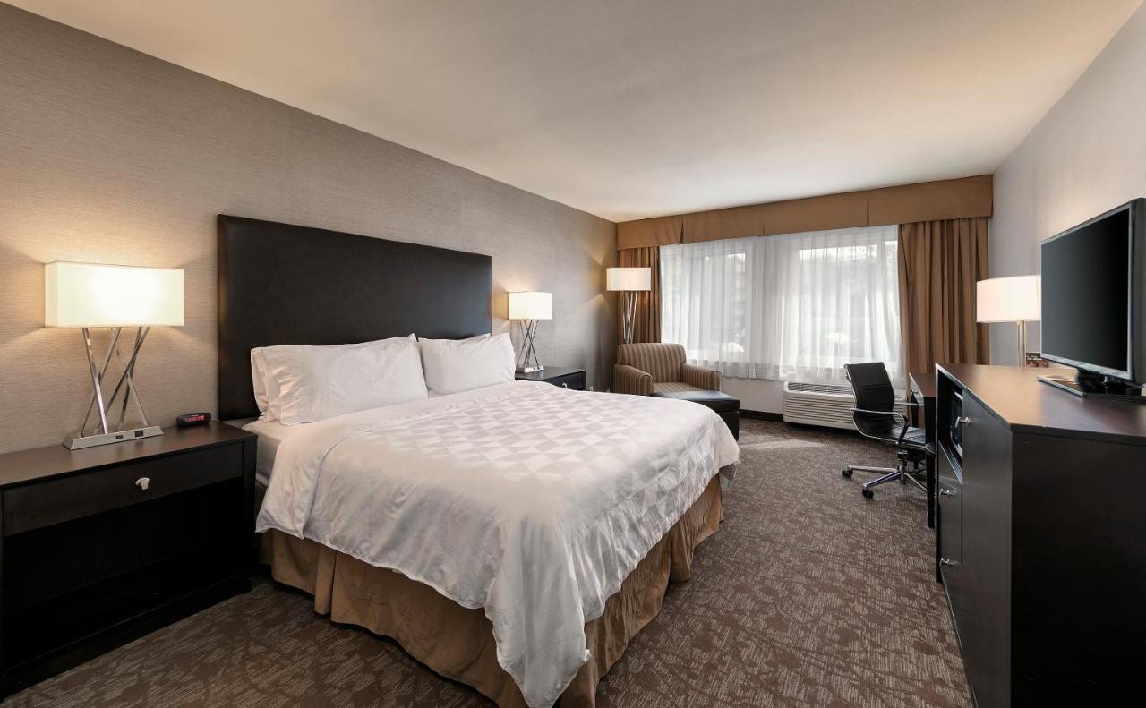 Standard King Room - Communications Accessible