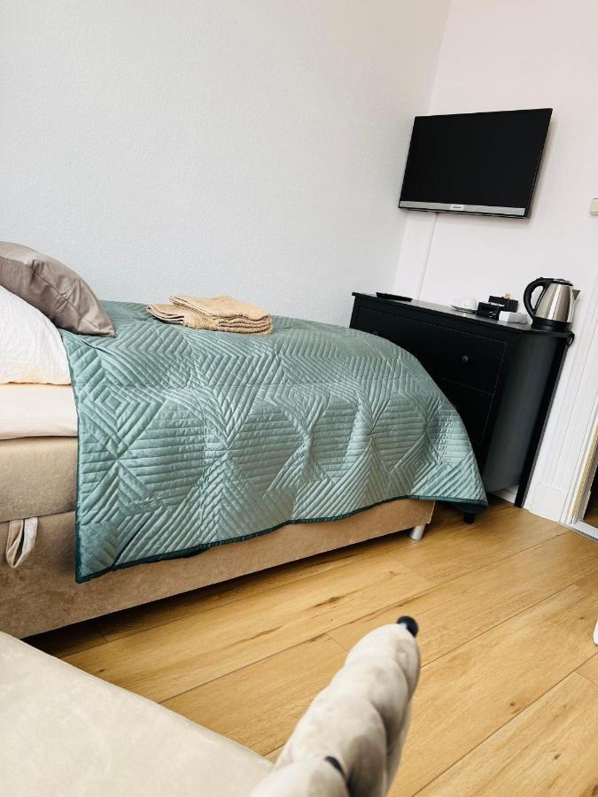 Single Room,1206356911:JPEG