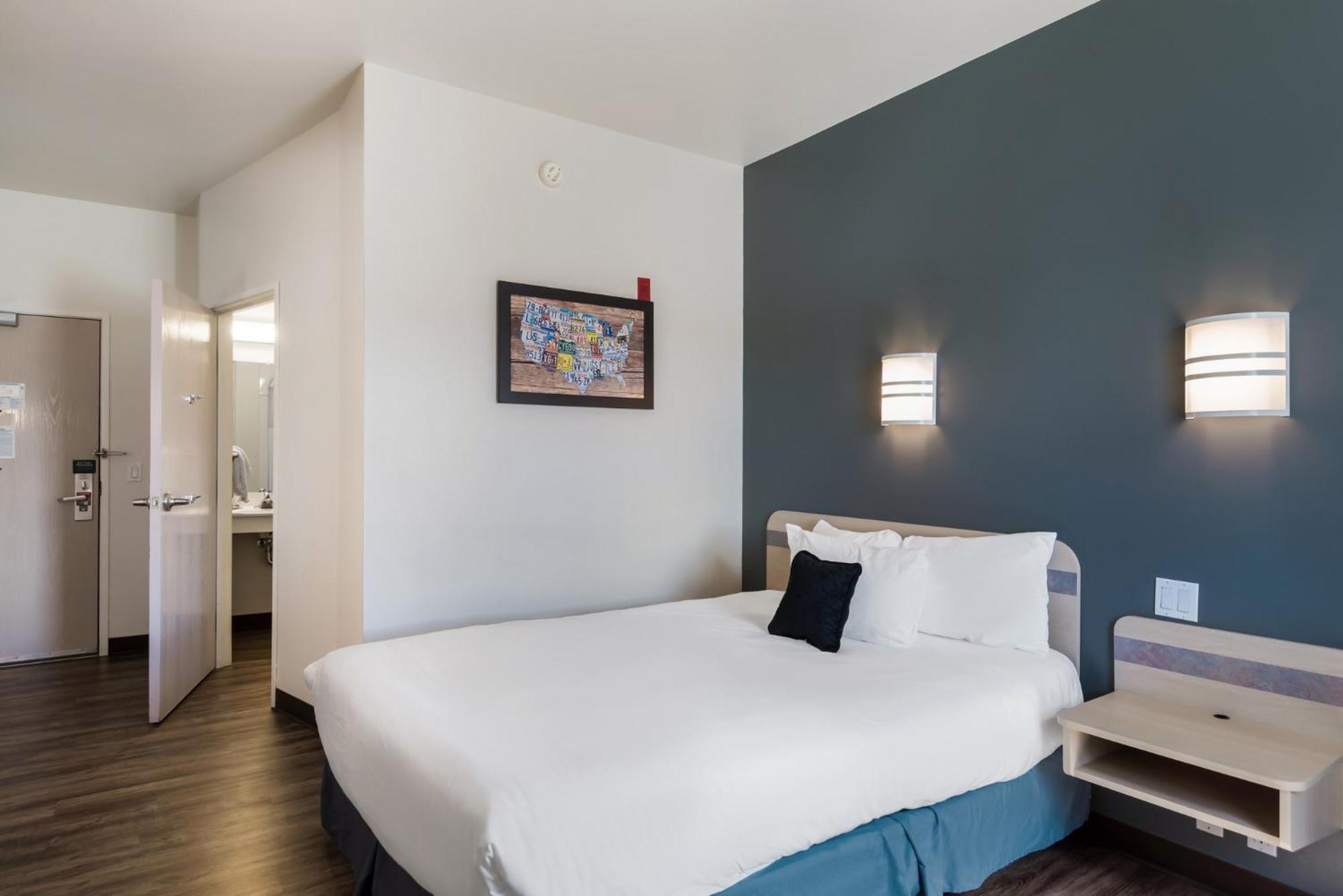 Roll Accessible Queen Room