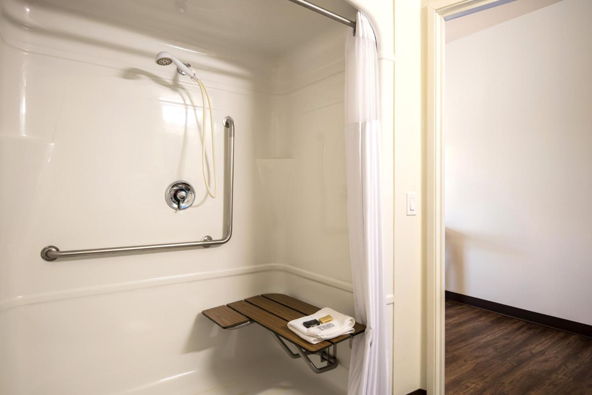 Roll Accessible Queen Room