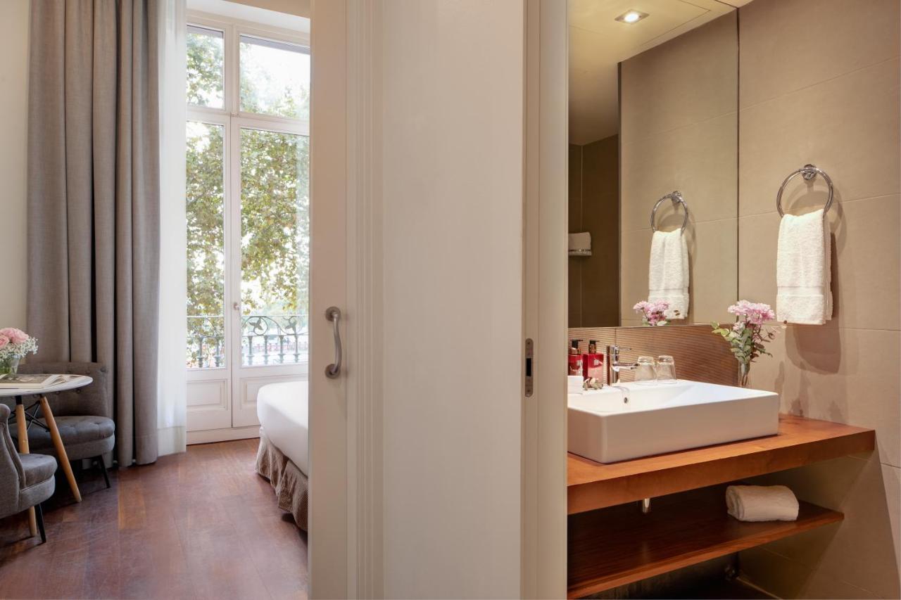 Standard Exterior Room