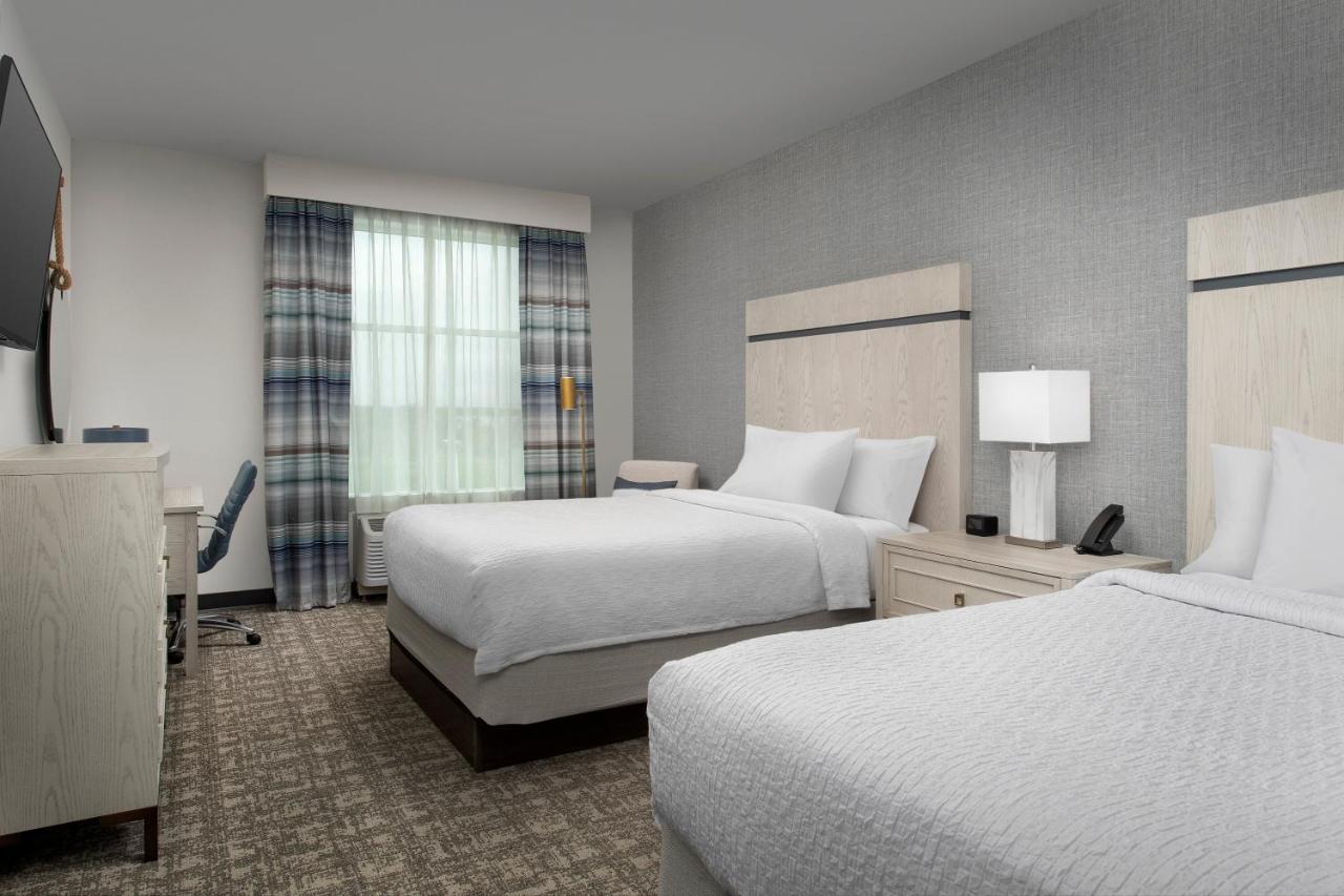 One-Bedroom Queen Suite Two Queen Beds