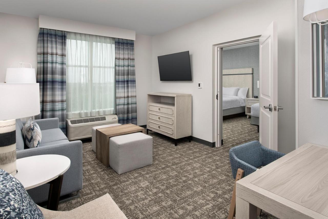 One-Bedroom Queen Suite Two Queen Beds