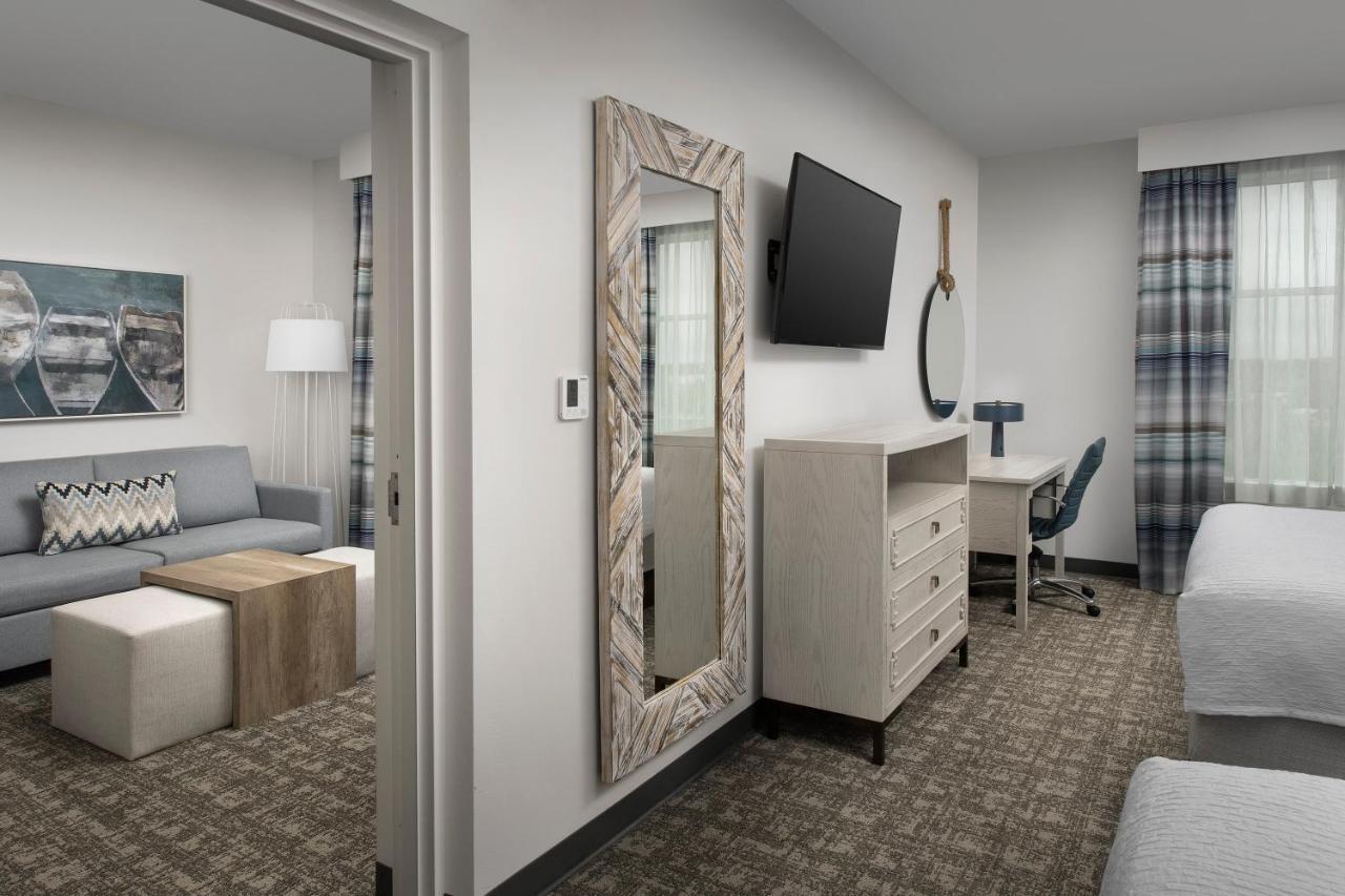 One-Bedroom Queen Suite Two Queen Beds