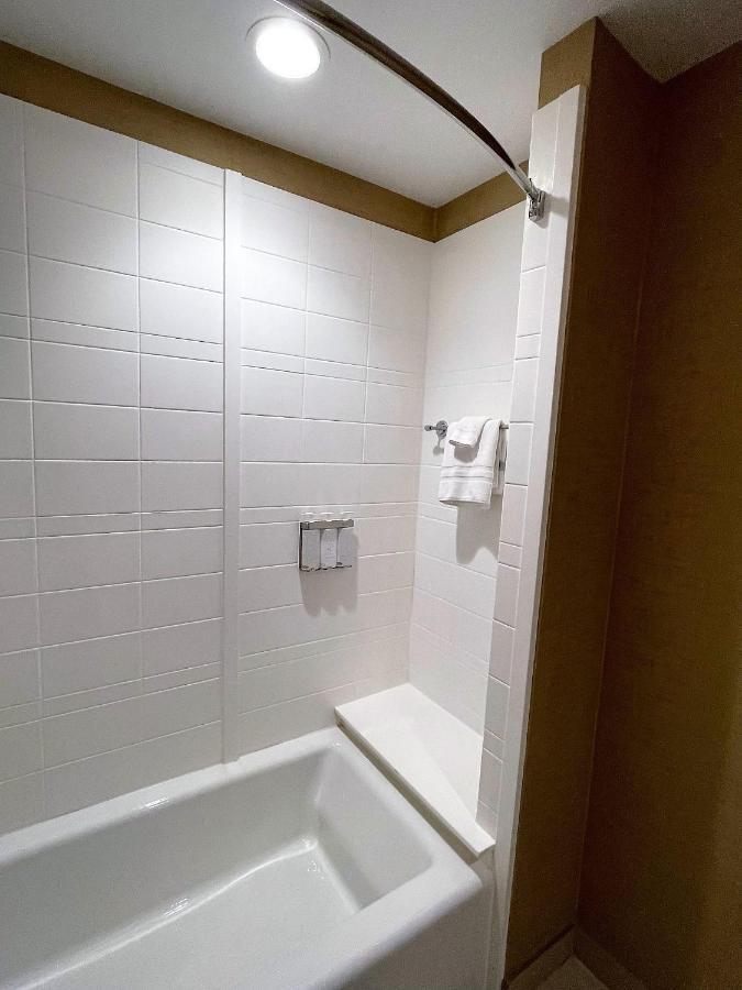 1 King Bed Mobility or Hearing Accessible Suite Bathtub w or Grab Bars Non-Smoking,678456066:JPEG