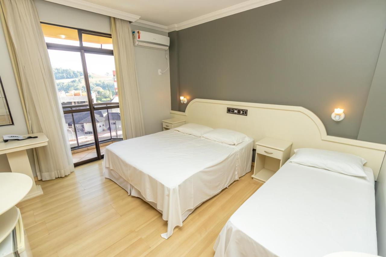 Deluxe Room Bath