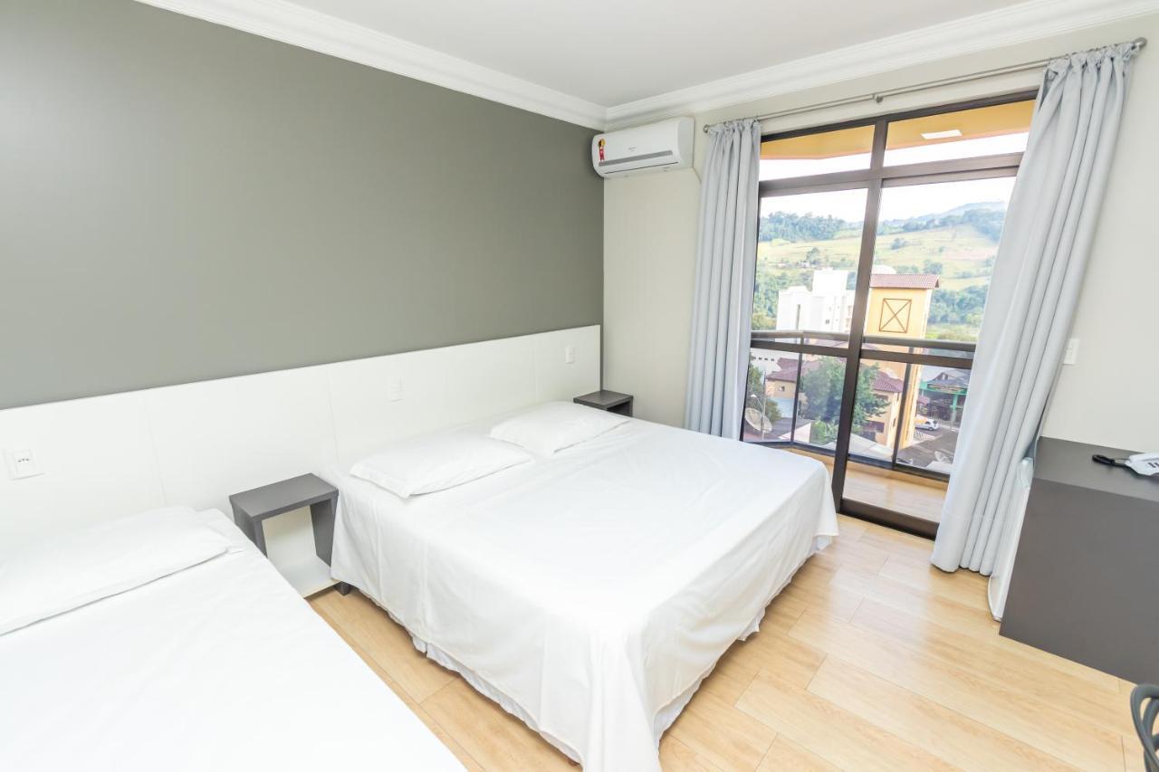 Deluxe Room,1206868054:JPEG