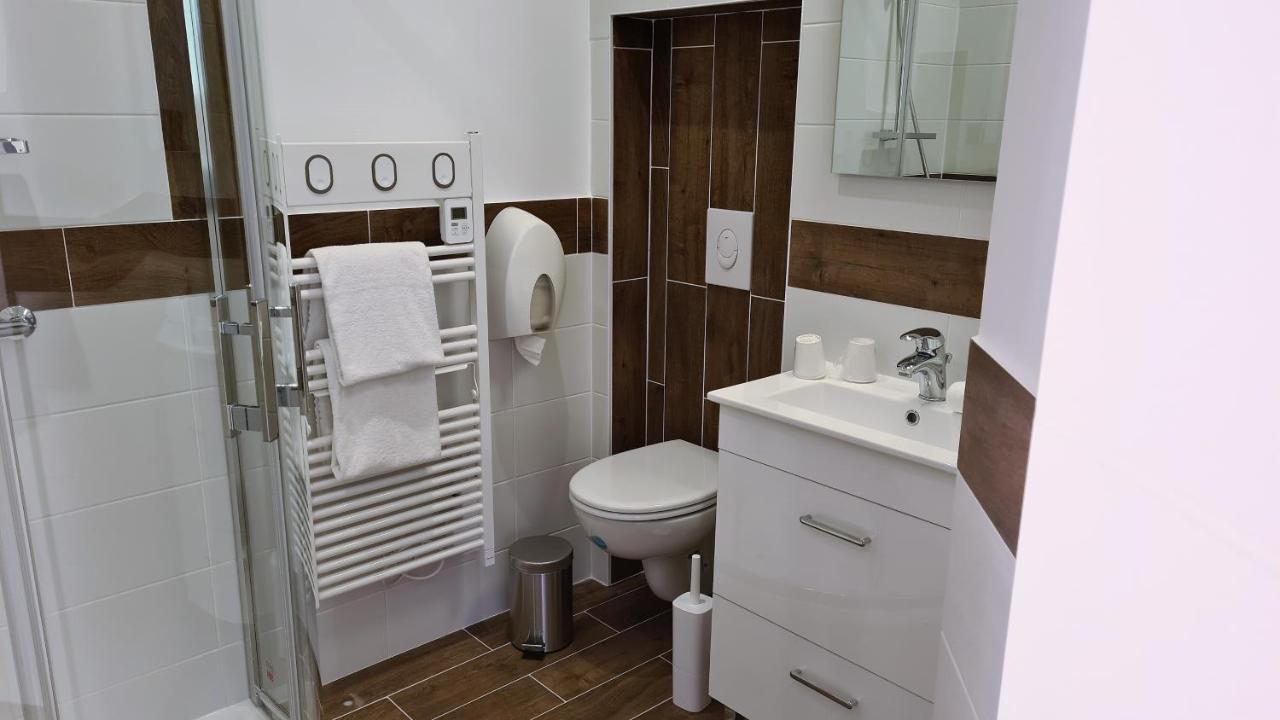 Double Room,1207182115:JPEG