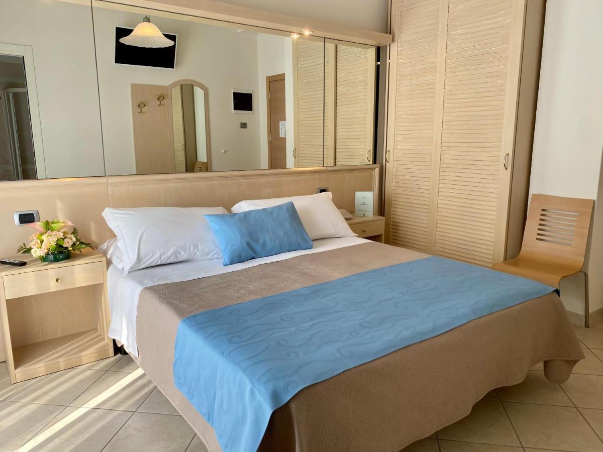Standard Double or Twin Room,1207399873:JPEG